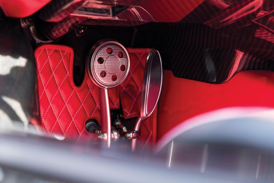 Детали интерьера Pagani Huayra Roadster (94 of 100) 2017 года  (NA) (фото 38 из 61)